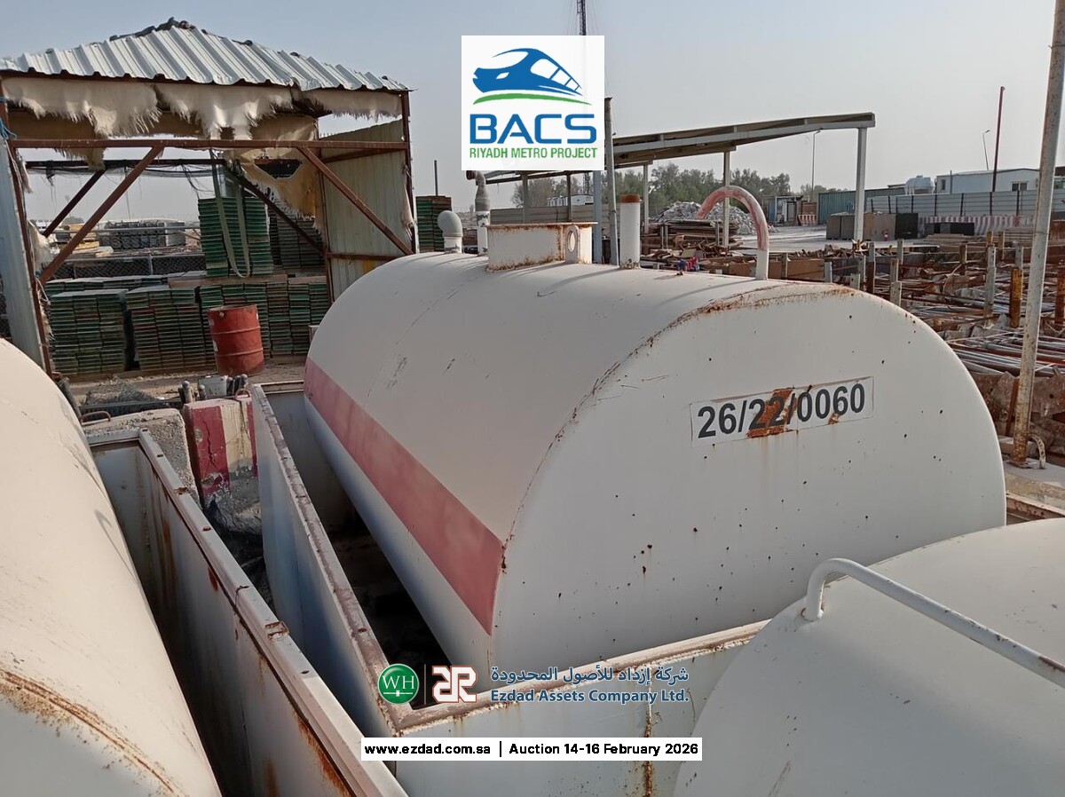 2,000 Liter Fuel Tanker Trailer-45155971