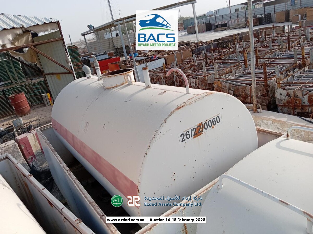 2,000 Liter Fuel Tanker Trailer-45155972