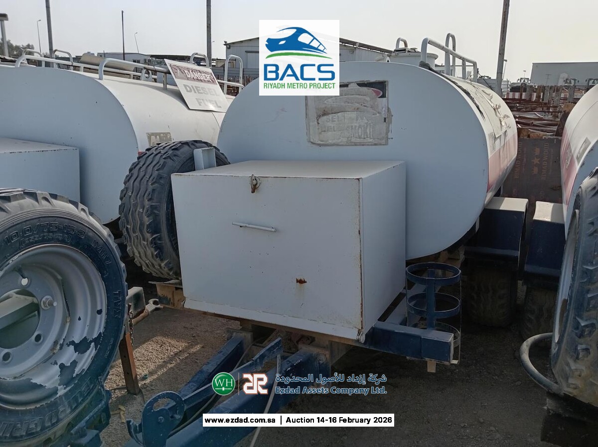 2,000 Liter Fuel Tanker Trailer-45155974