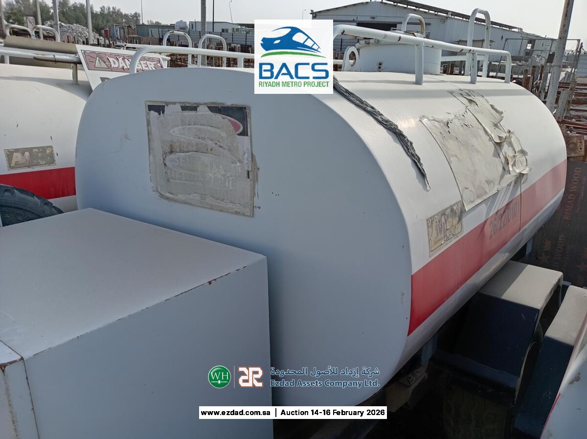 2,000 Liter Fuel Tanker Trailer-45155975