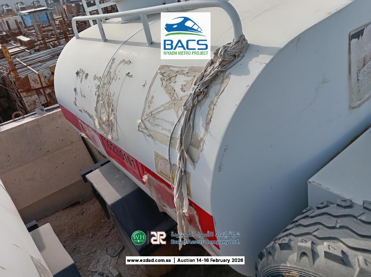 2,000 Liter Fuel Tanker Trailer-45155978