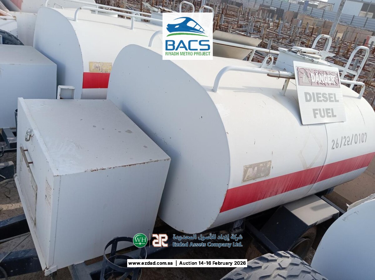 2,000 Liter Fuel Tanker Trailer-45155985