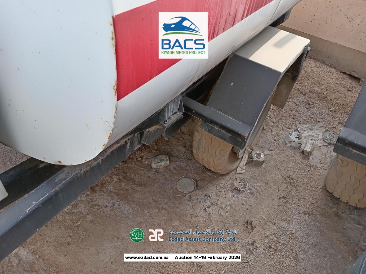 2,000 Liter Fuel Tanker Trailer-45155987