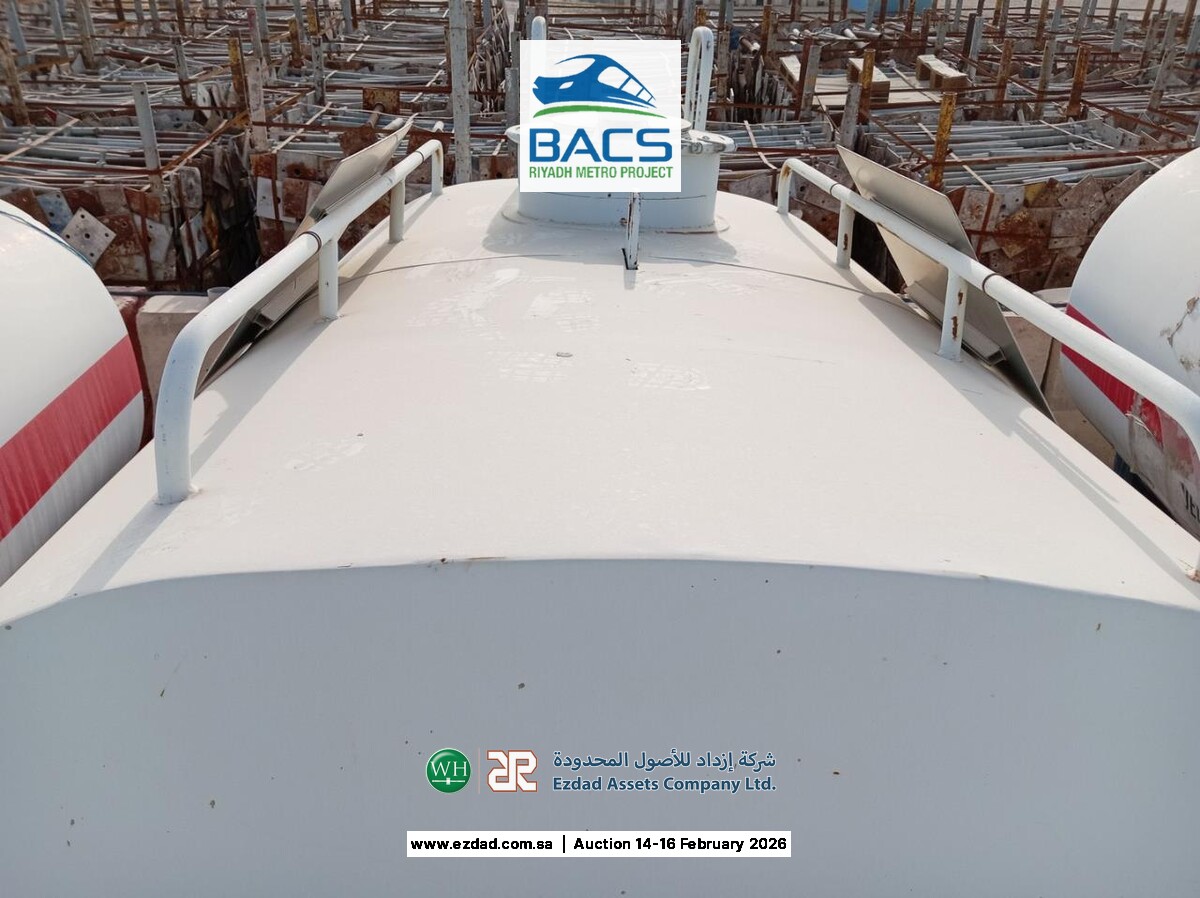 2,000 Liter Fuel Tanker Trailer-45155988