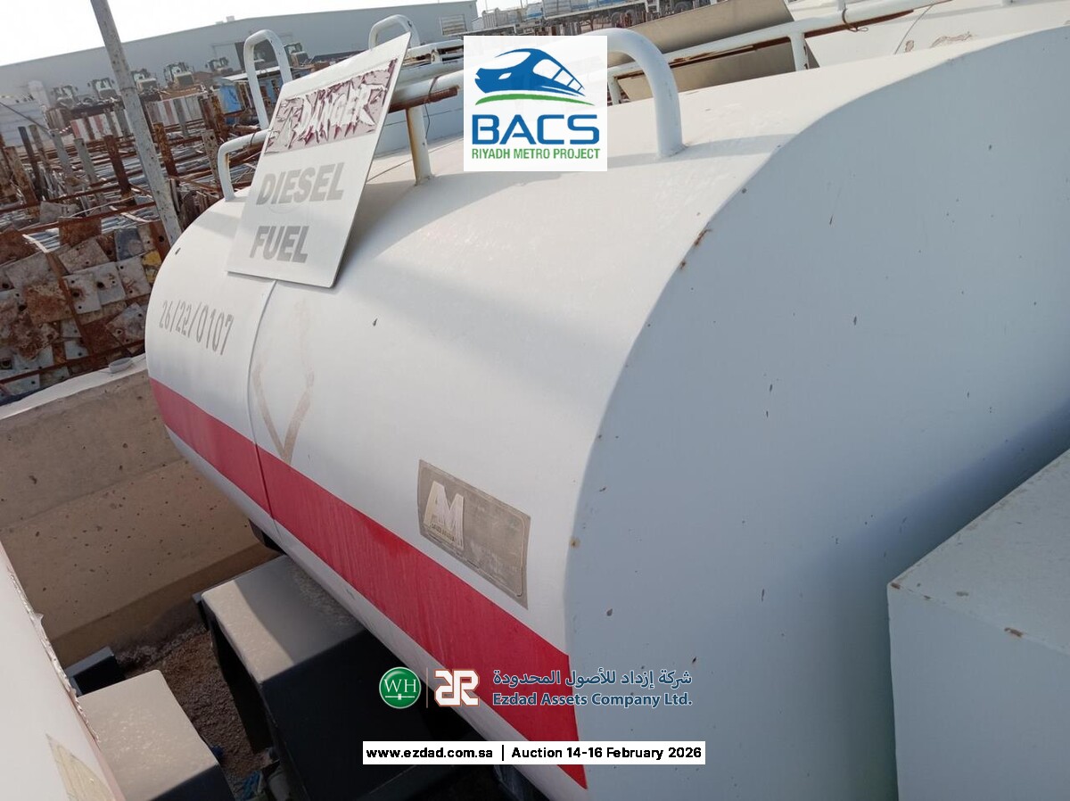 2,000 Liter Fuel Tanker Trailer-45155989