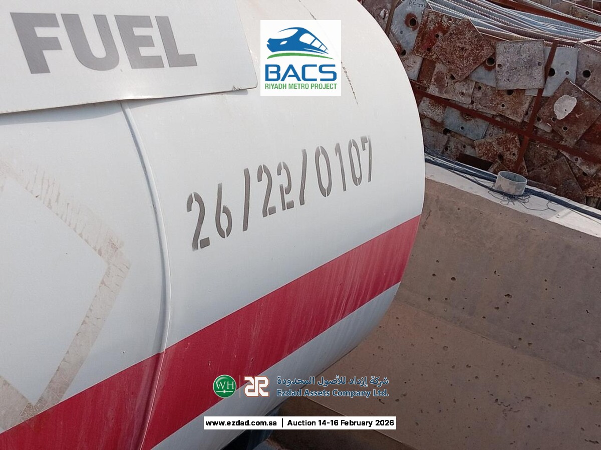 2,000 Liter Fuel Tanker Trailer-45155992