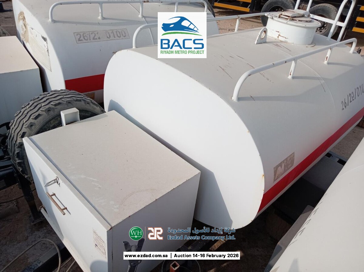 2,000 Liter Fuel Tanker Trailer-45155993