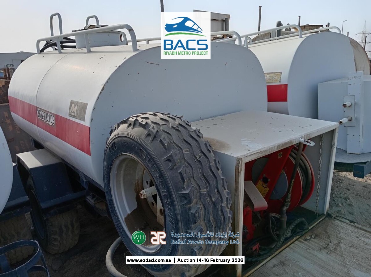 2,000 Liter Fuel Tanker Trailer-45156004