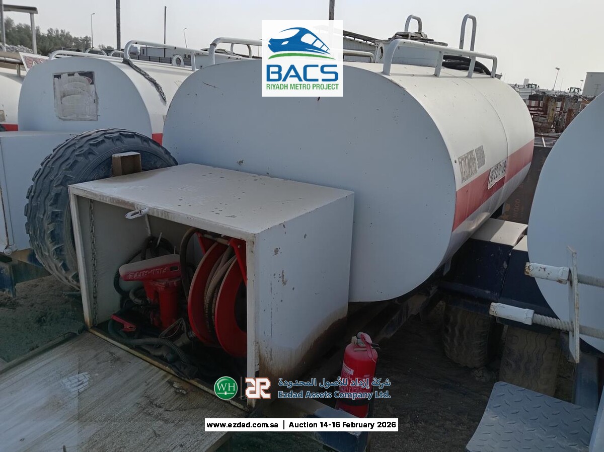 2,000 Liter Fuel Tanker Trailer-45156005