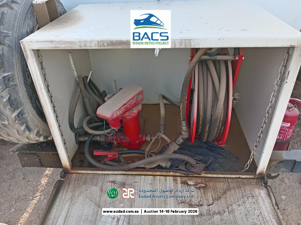 2,000 Liter Fuel Tanker Trailer-45156006