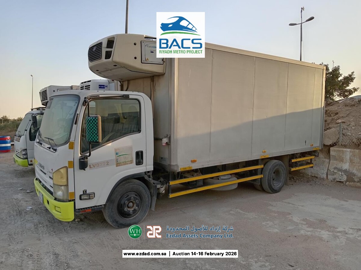 2013 Isuzu Reward NP 5 Ton Refrigerated Truck-45156397