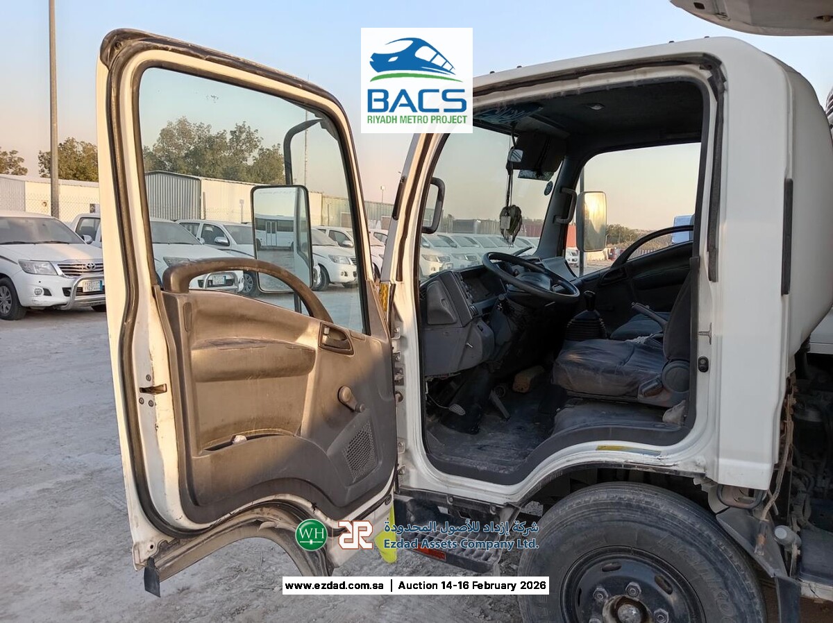 2013 Isuzu Reward NP 5 Ton Refrigerated Truck-45156414