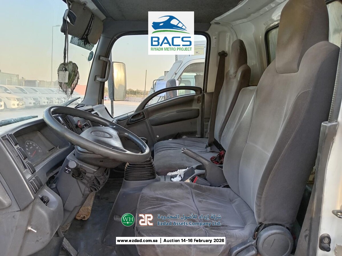 2013 Isuzu Reward NP 5 Ton Refrigerated Truck-45156415