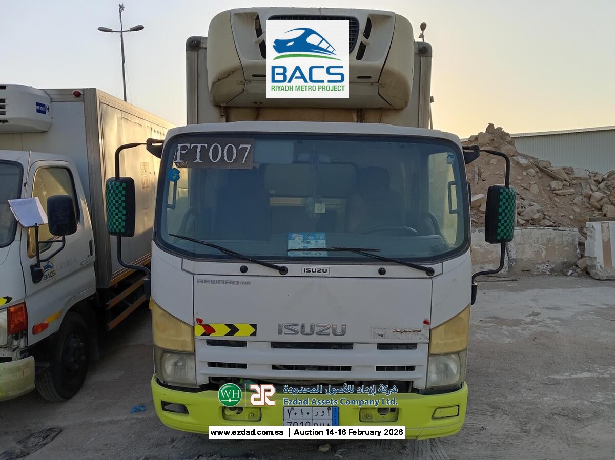 2013 Isuzu Reward NP 5 Ton Refrigerated Truck-45156398