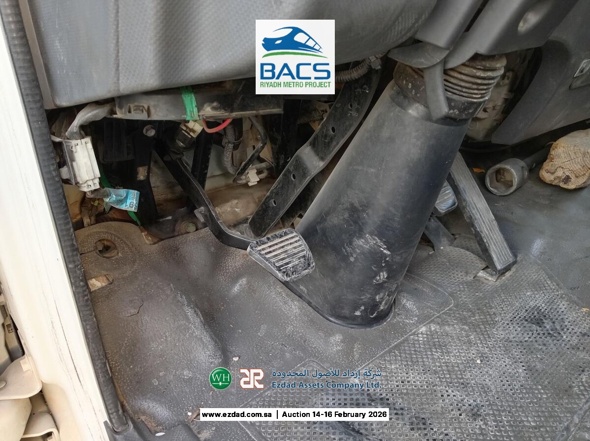 2013 Isuzu Reward NP 5 Ton Refrigerated Truck-45156420