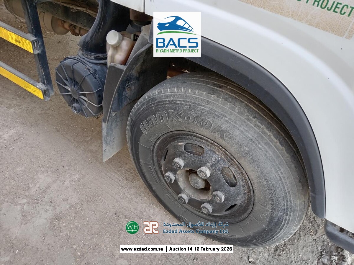 2013 Isuzu Reward NP 5 Ton Refrigerated Truck-45156403