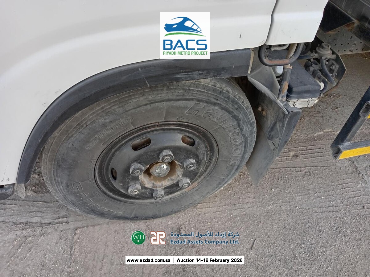 2013 Isuzu Reward NP 5 Ton Refrigerated Truck-45156404