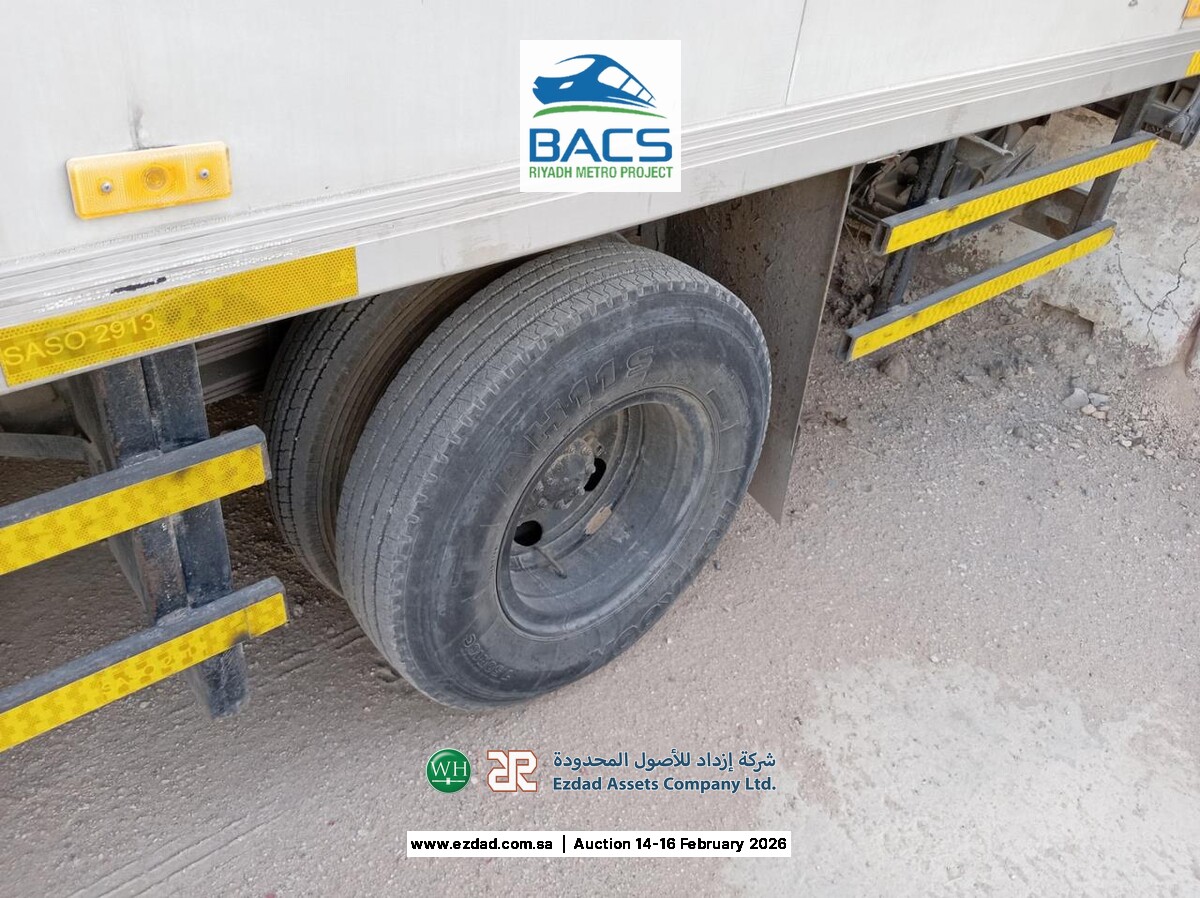 2013 Isuzu Reward NP 5 Ton Refrigerated Truck-45156405