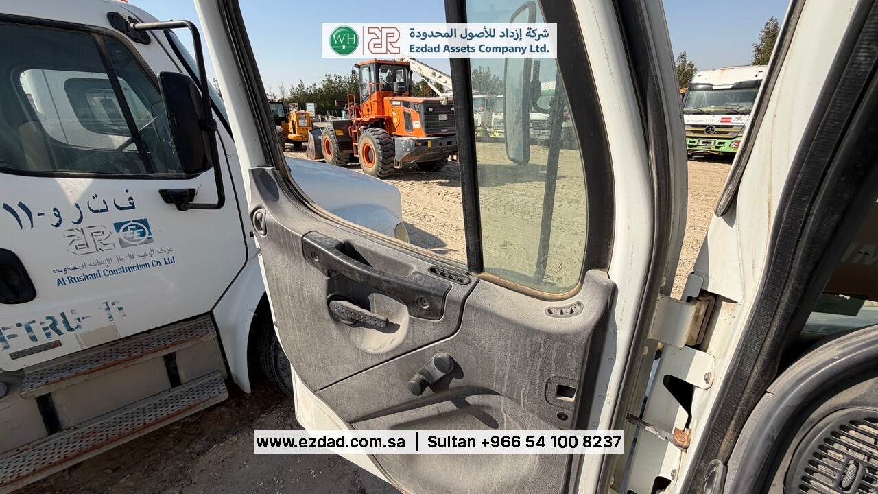 2011 Freightliner Business Class M2-48754058